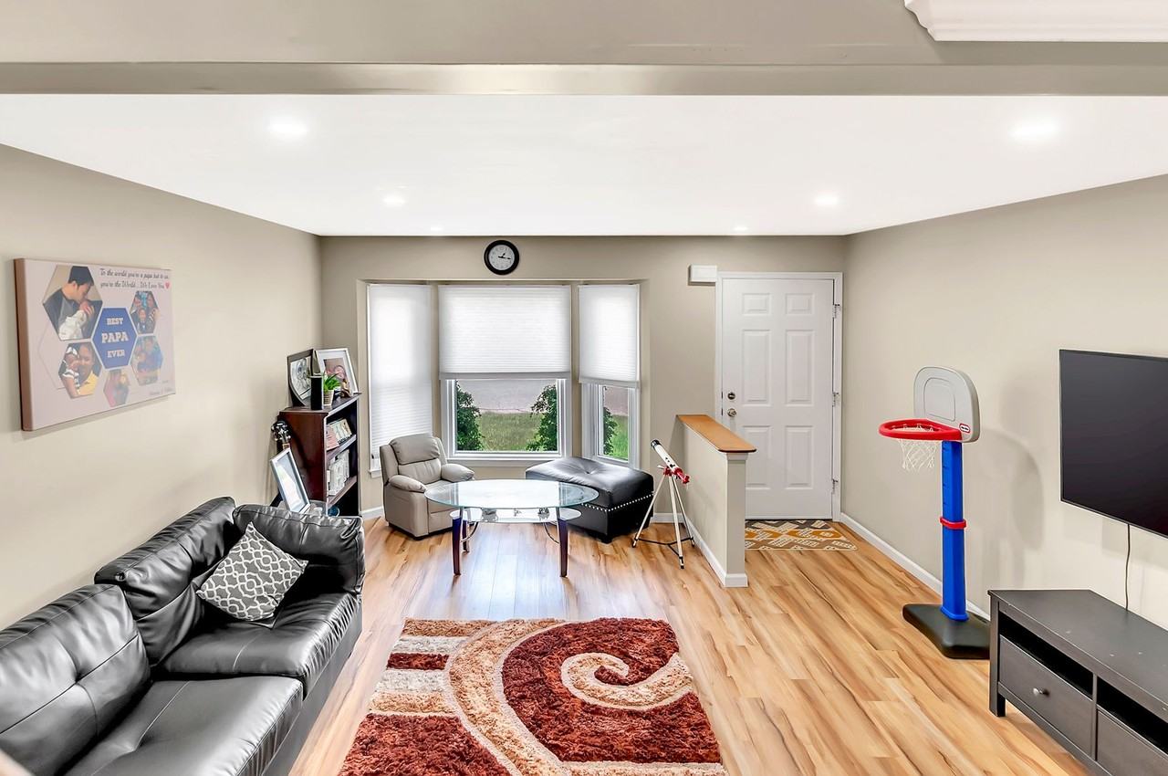 22 Hickory Ct - Photo 6 of 24