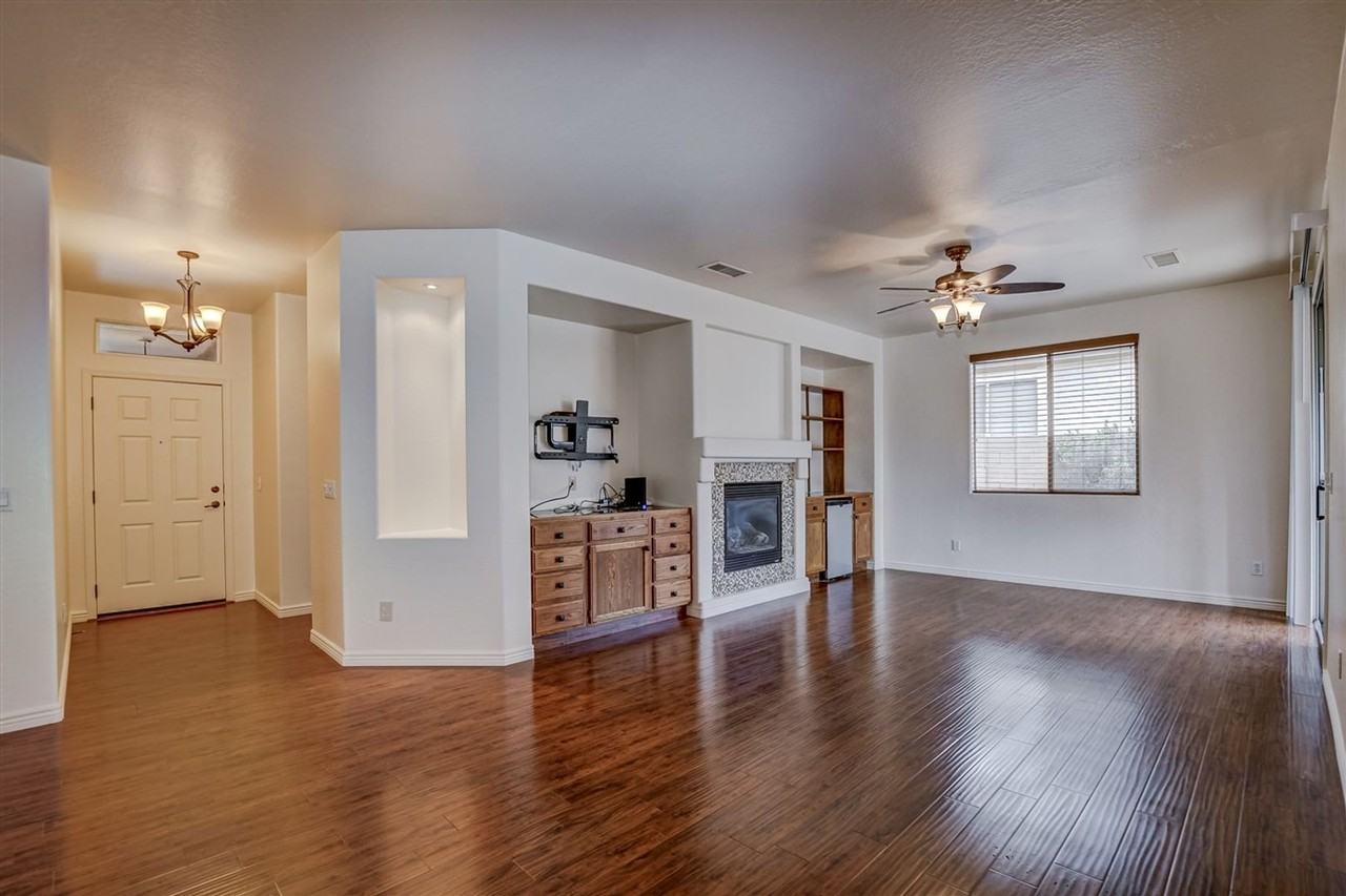 1843 N Bittersweet Way - Photo 5 of 35