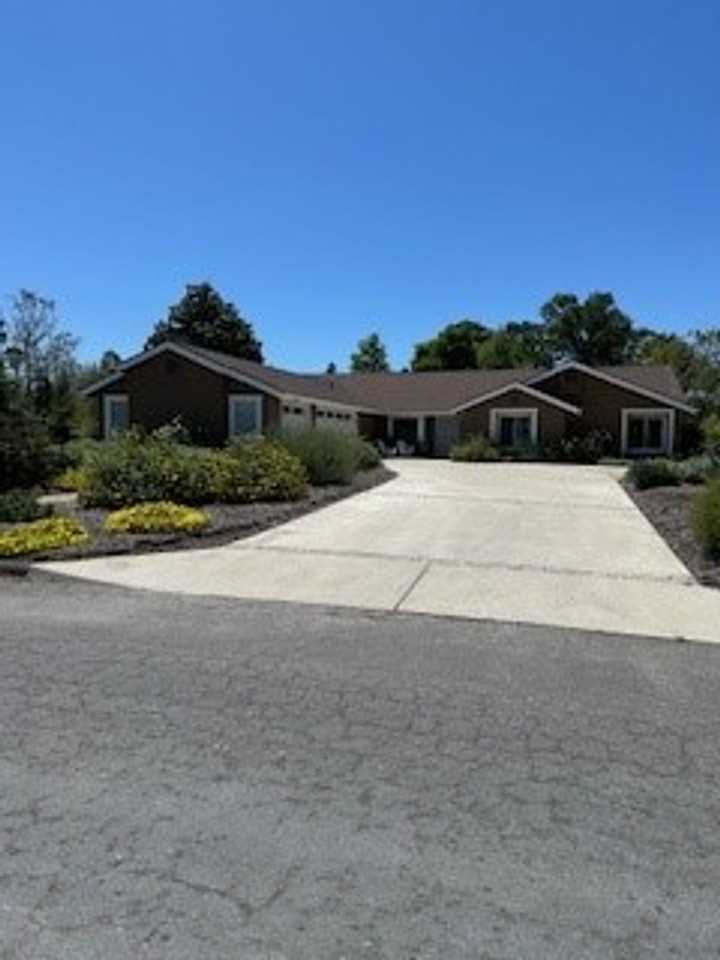 1313 Cimarron Dr - Photo 3 of 24