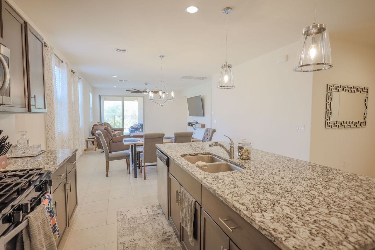 14031 E Golden Oaks Rd - Photo 4 of 35