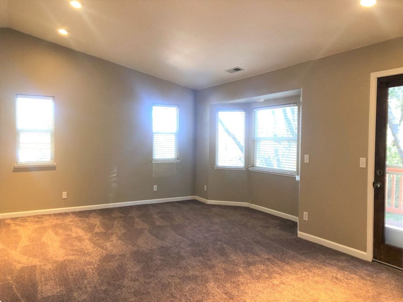 18500 Fair Oaks Dr - Photo 2 of 11