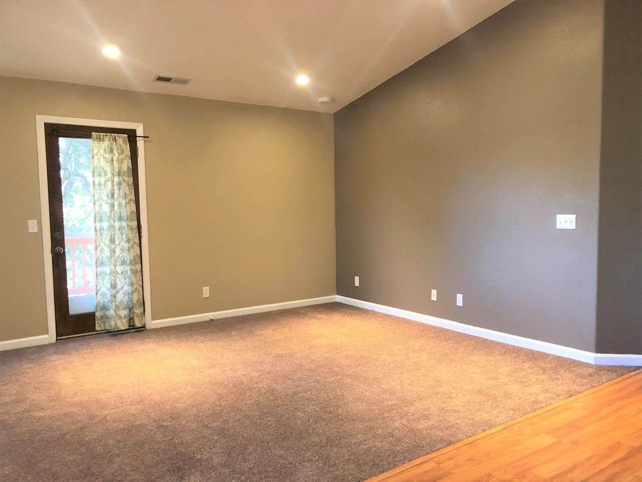 18500 Fair Oaks Dr - Photo 3 of 11