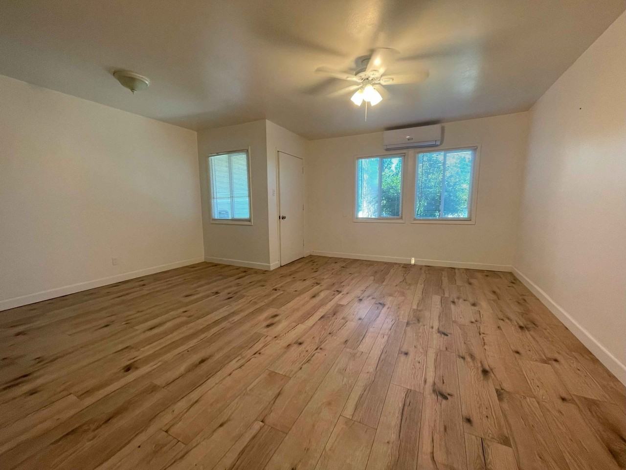 Tri-Plex, 1 bedroom, 1 bath plus a large office or guest room - Photo 2 of 11