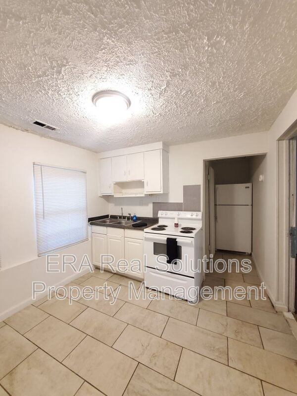 646 S Wheatland Ave - Photo 2 of 13
