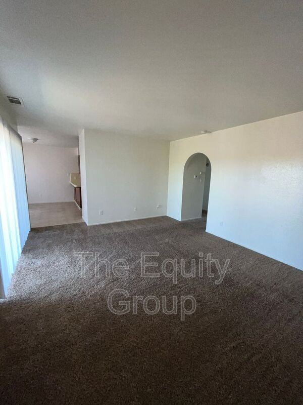 534 E Myrtle Ave - Photo 3 of 16