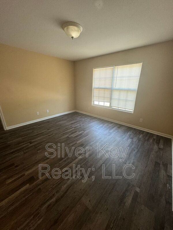 220 Willow Creek Dr #4 - Photo 3 of 11