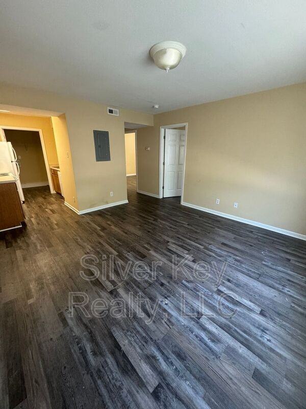 220 Willow Creek Dr #4 - Photo 4 of 11