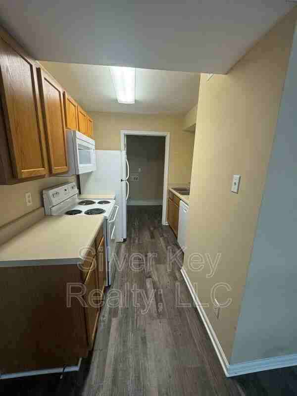 220 Willow Creek Dr #4 - Photo 5 of 11