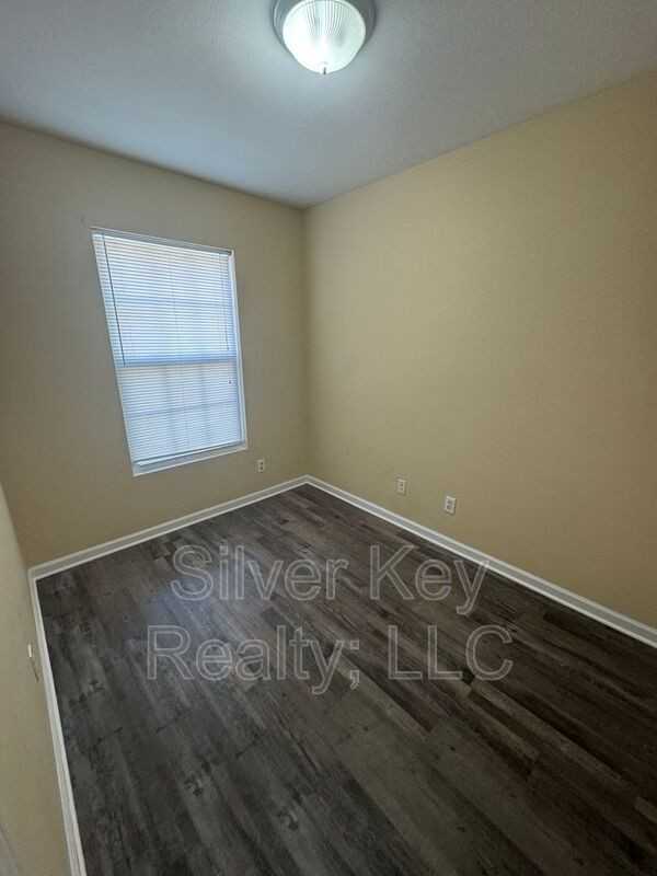 220 Willow Creek Dr #4 - Photo 6 of 11