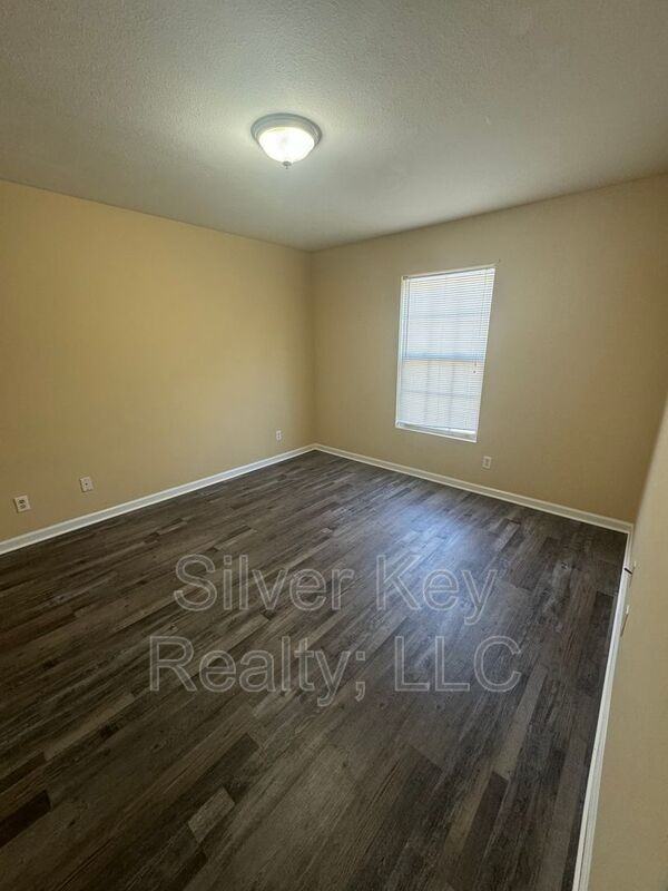 220 Willow Creek Dr #4 - Photo 7 of 11