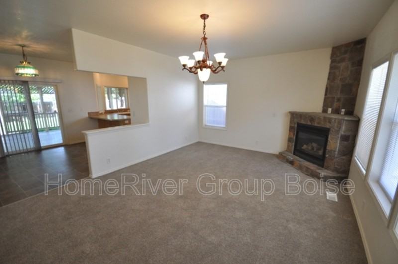 11778 W Irving St - Photo 2 of 29