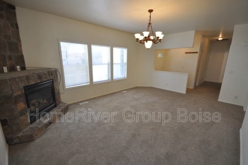 11778 W Irving St - Photo 3 of 29