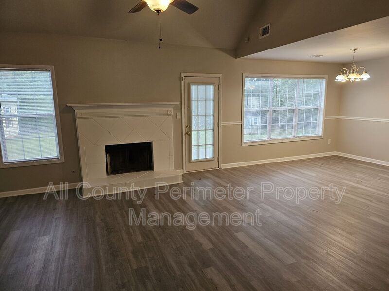 704 White Dove Dr - Photo 5 of 19