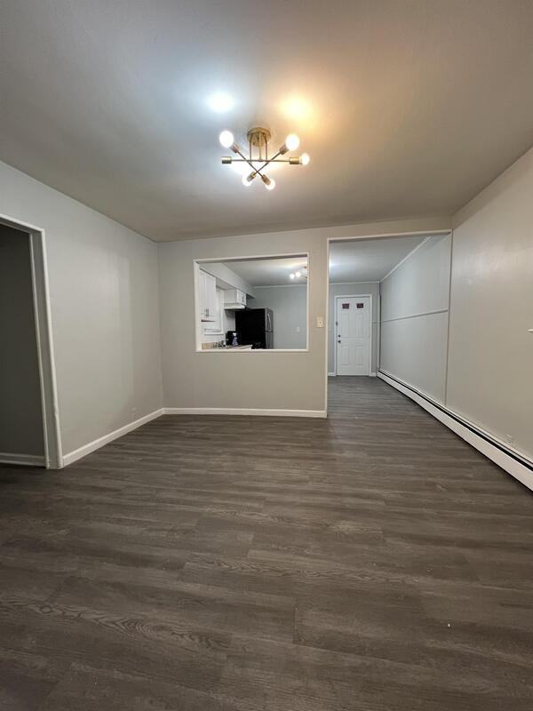 253 Marshall St - Photo 3 of 6