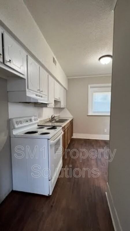 305 N Hall St #B - Photo 3 of 7