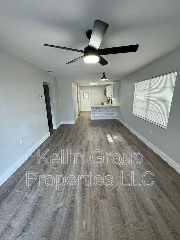 856 Shirley Ann Trl - Photo 2 of 9