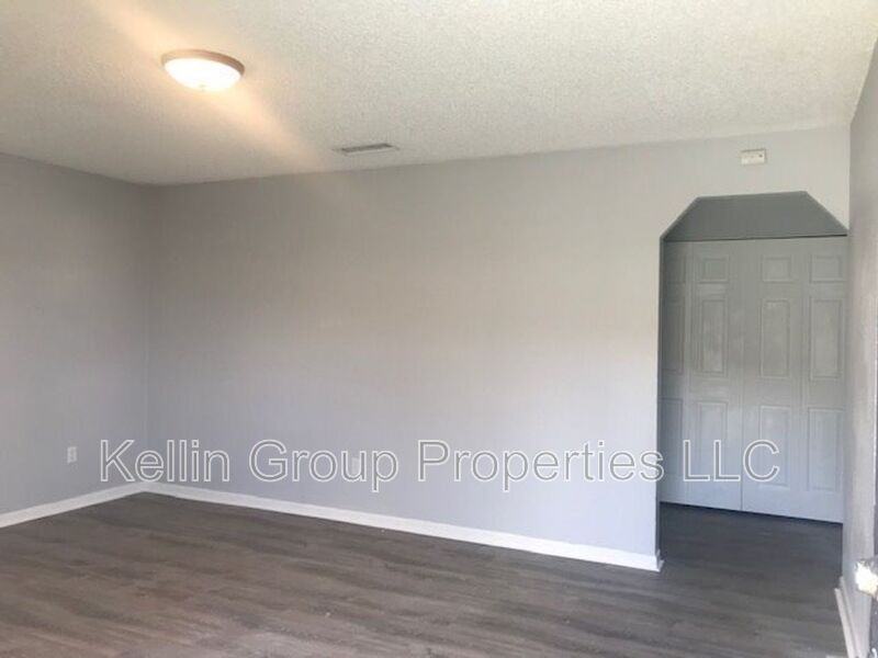 1027 N Brunnell Pkwy - Photo 5 of 10