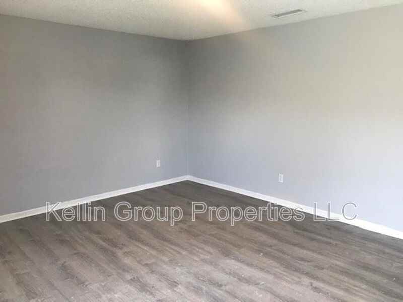1027 N Brunnell Pkwy - Photo 6 of 10