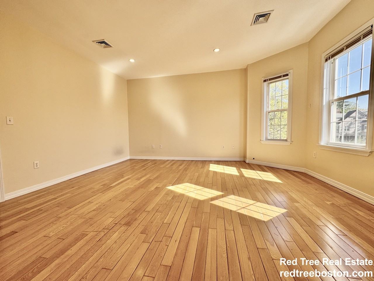 22 Elmore St #3 - Photo 7 of 18