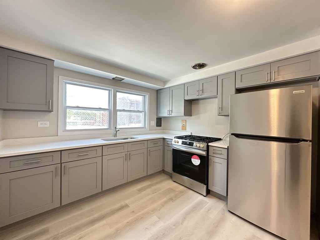 2507 W 111th St #EA8 - Photo 3 of 20