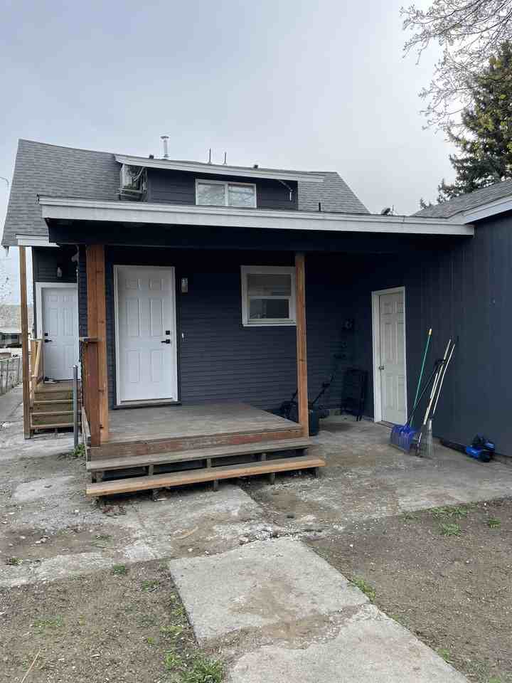 2015 E Bridgeport Avenue - Photo 2 of 30
