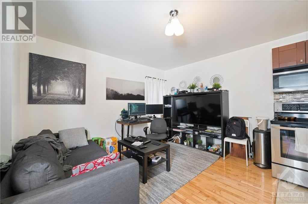 165 Clarence Street B - Photo 2 of 6