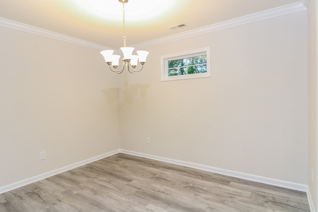 121 Woodcote Dr - Photo 5 of 17