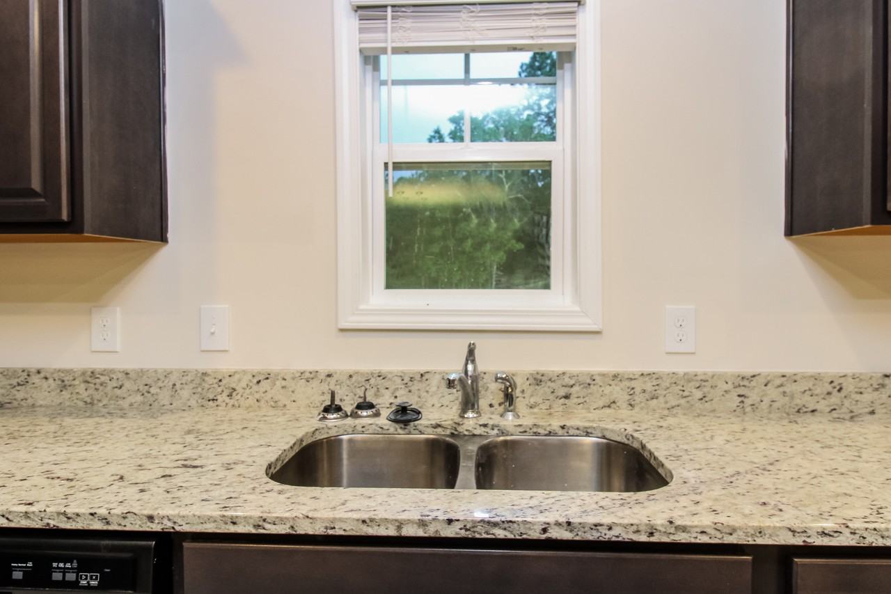 121 Woodcote Dr - Photo 7 of 17