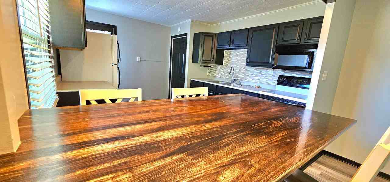 1994 Rosewood Dr - Photo 2 of 9