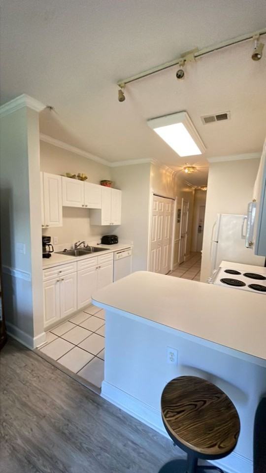 4860 Carnation Circle #203 - Photo 6 of 8