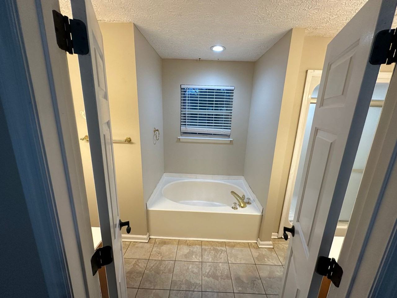 303 Oak Meadow Ln - Photo 5 of 24