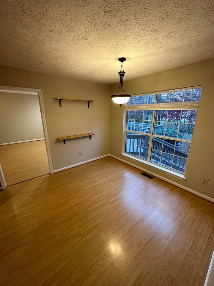 303 Oak Meadow Ln - Photo 7 of 24