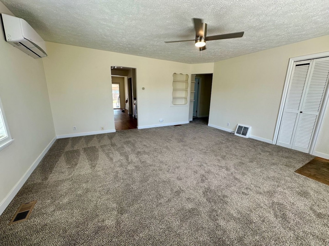 1739 N Lacey St - Photo 3 of 27