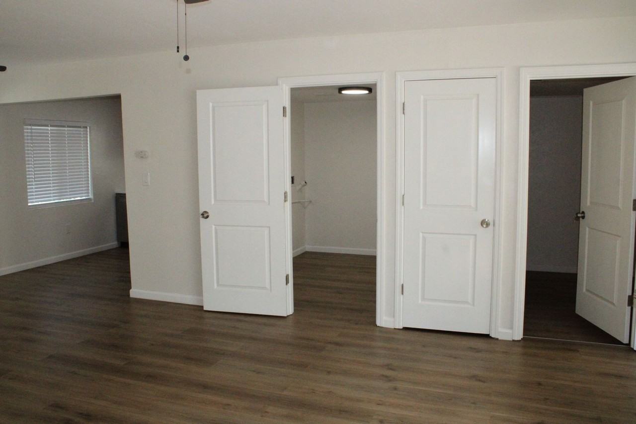 3931 Lily St - Photo 3 of 17