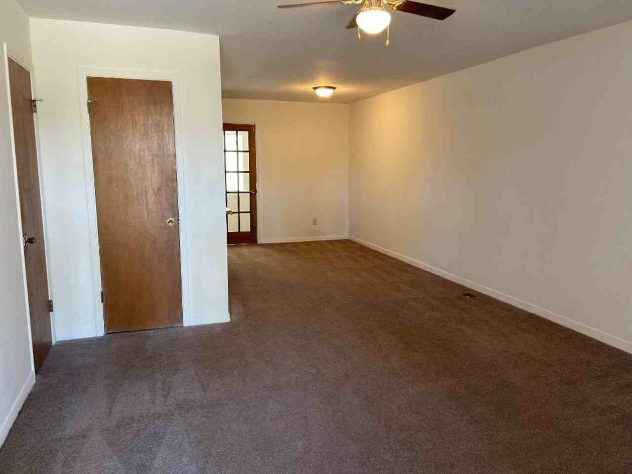 852 West St - Photo 4 of 7