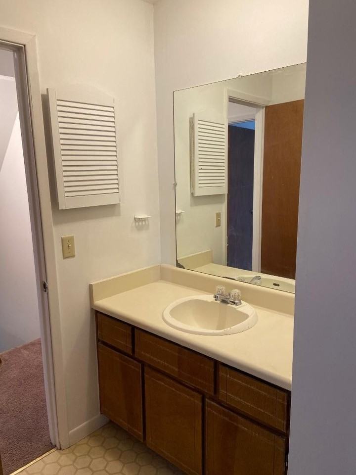 852 West St - Photo 7 of 7