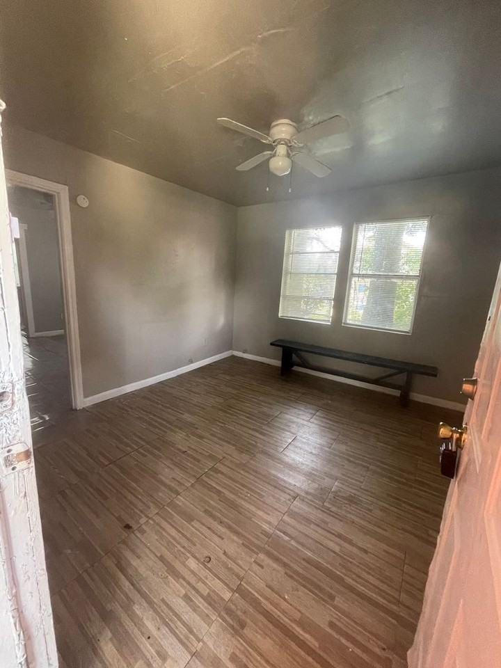 1419 1419 Capron  1/2 - Photo 4 of 5