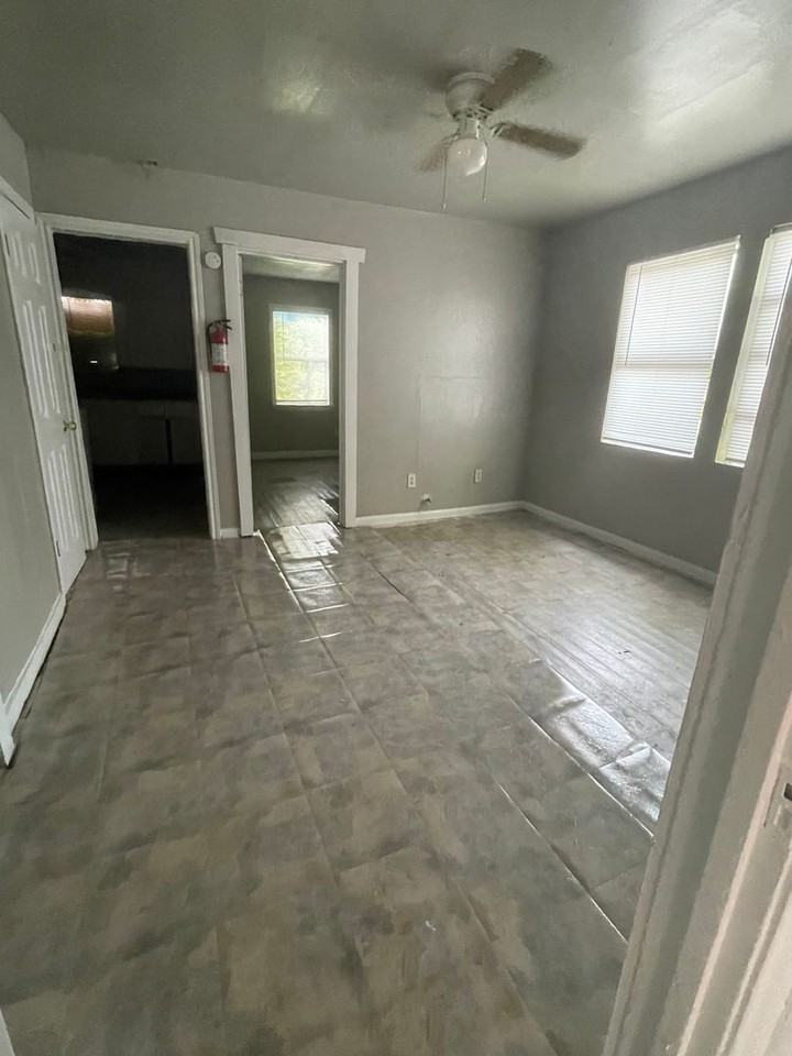 1419 1419 Capron  1/2 - Photo 2 of 5