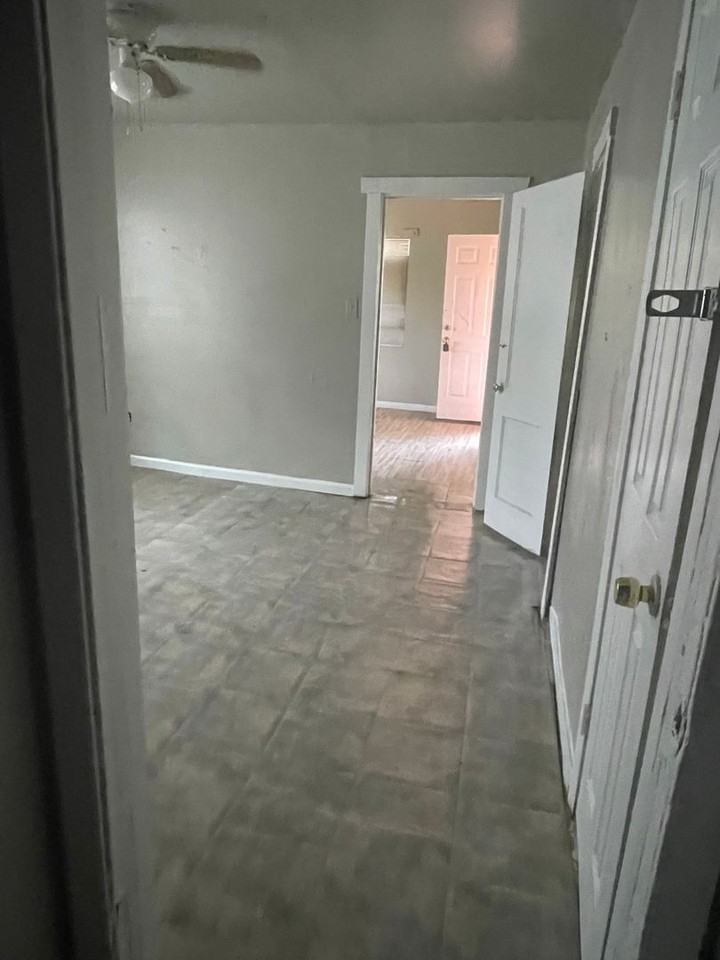 1419 1419 Capron  1/2 - Photo 3 of 5