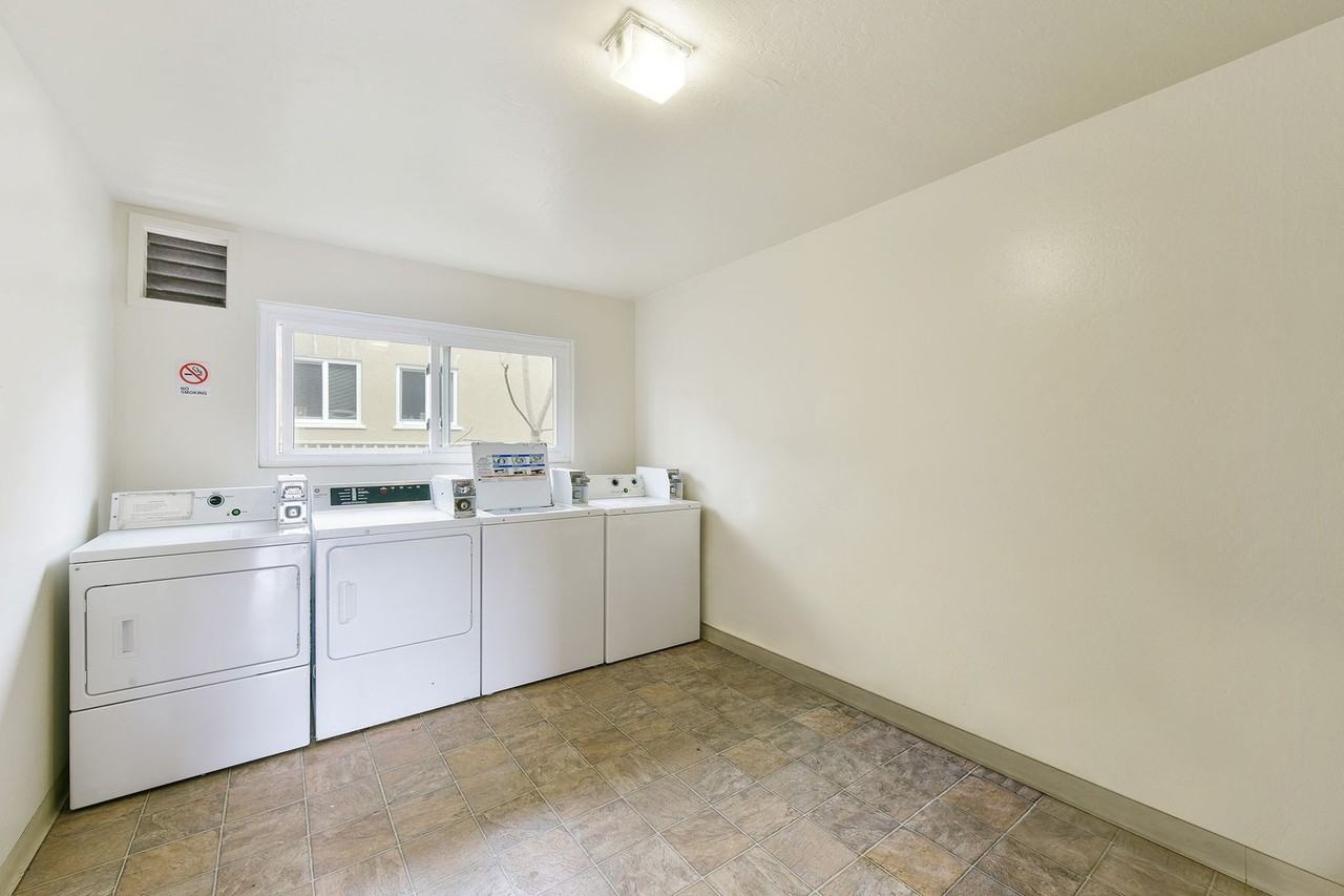 Santa Clara Apartments - Photo 7 of 8