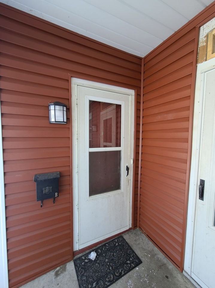 706 S 8th St Apt B - Photo 2 of 11