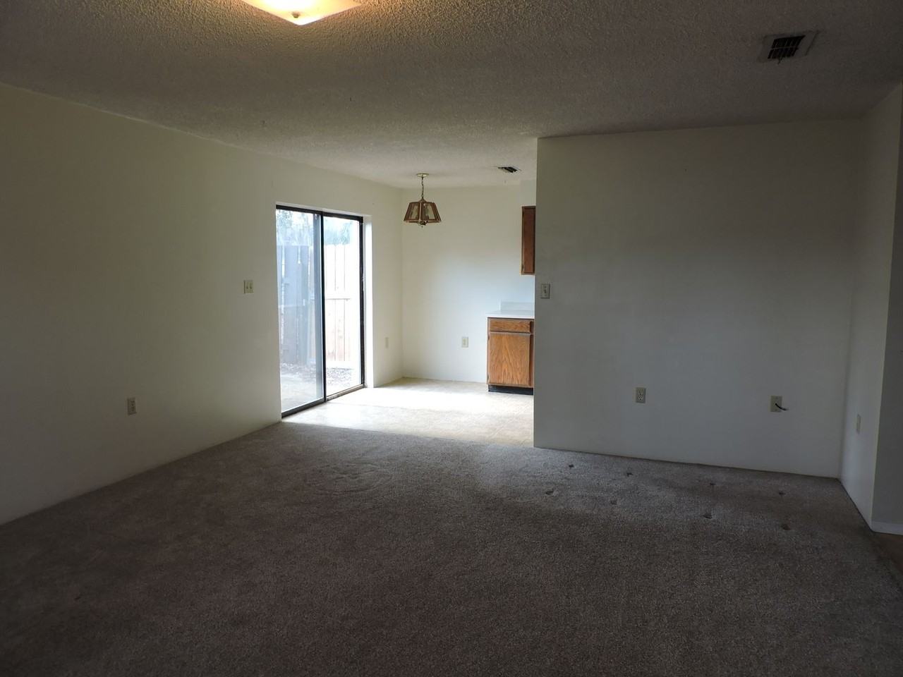 670 Sw Cardinal Dr - Photo 2 of 11