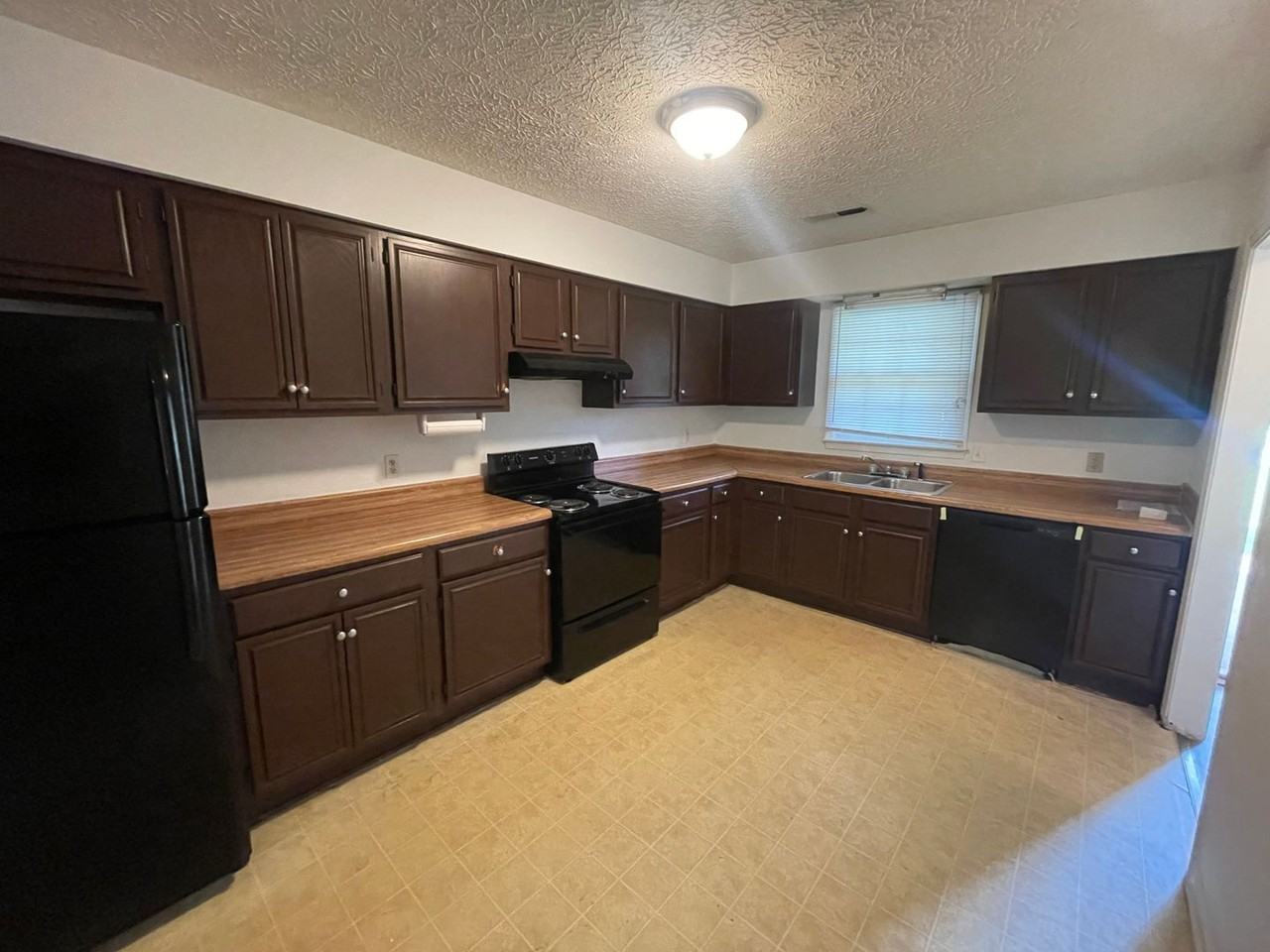 940 Grand Arbre Dr - Photo 2 of 8