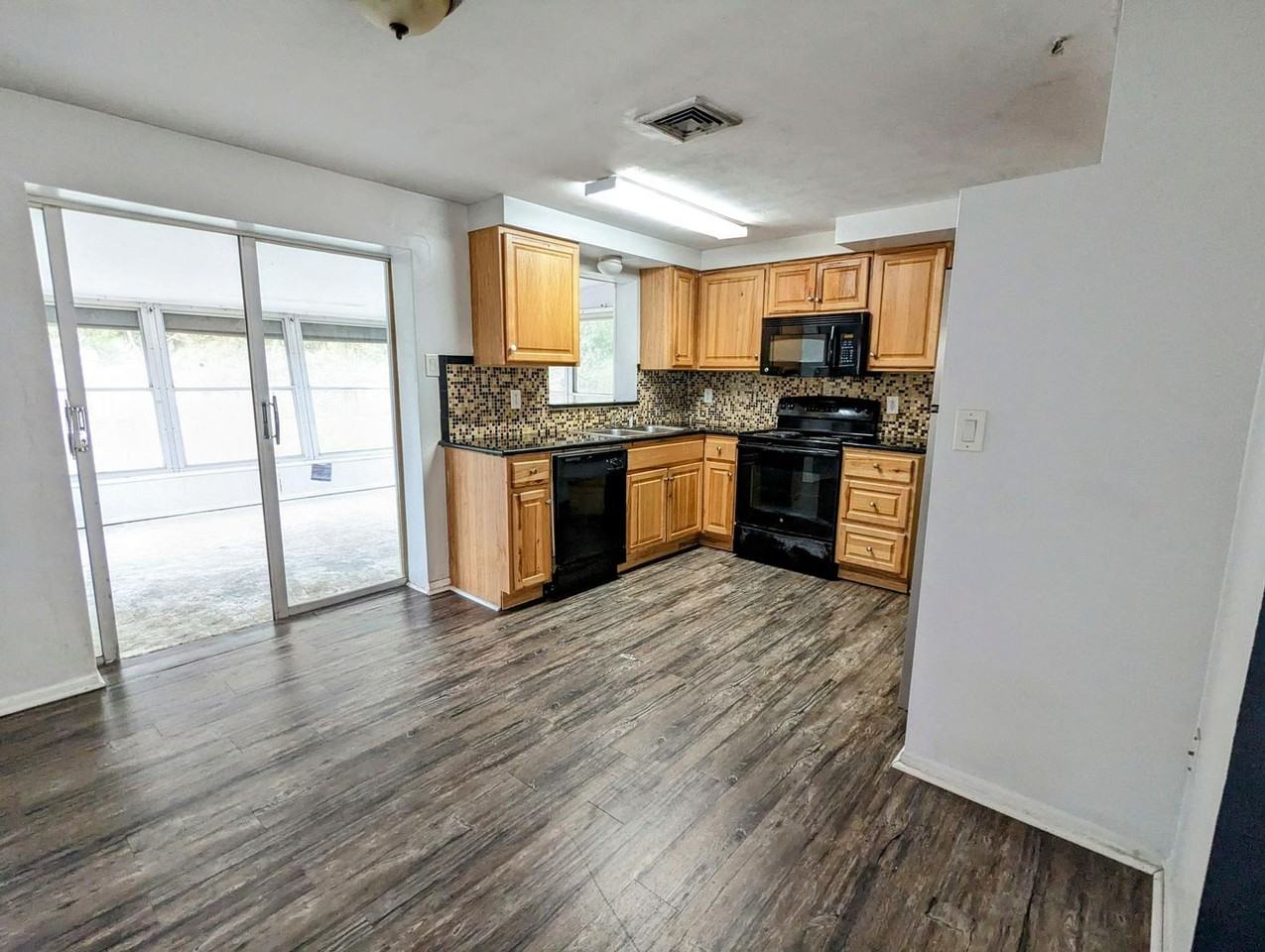 4621 Aegean Ave - Photo 3 of 13