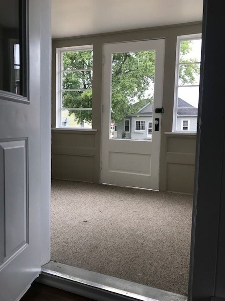 22542 Main St - Photo 2 of 21