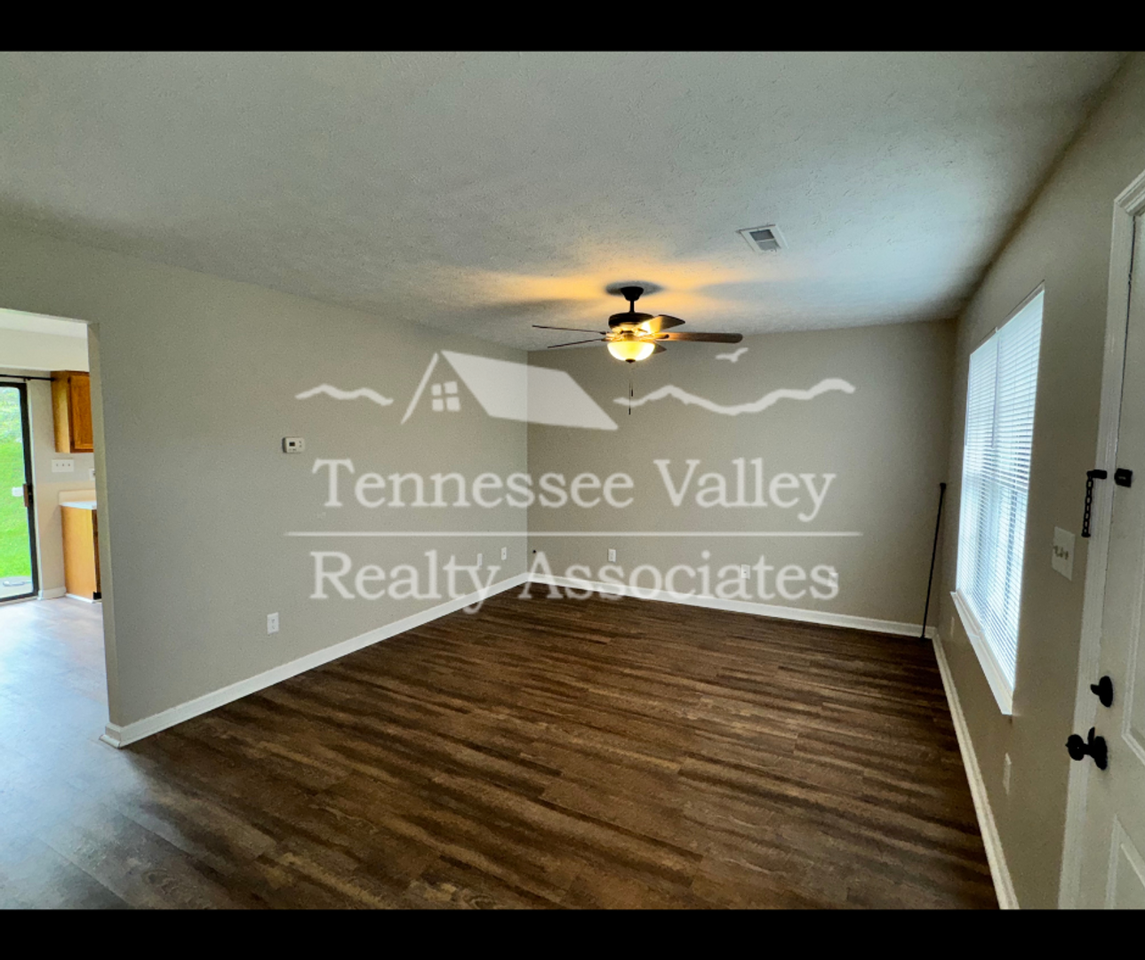 1519 W Emory Rd - Photo 2 of 15