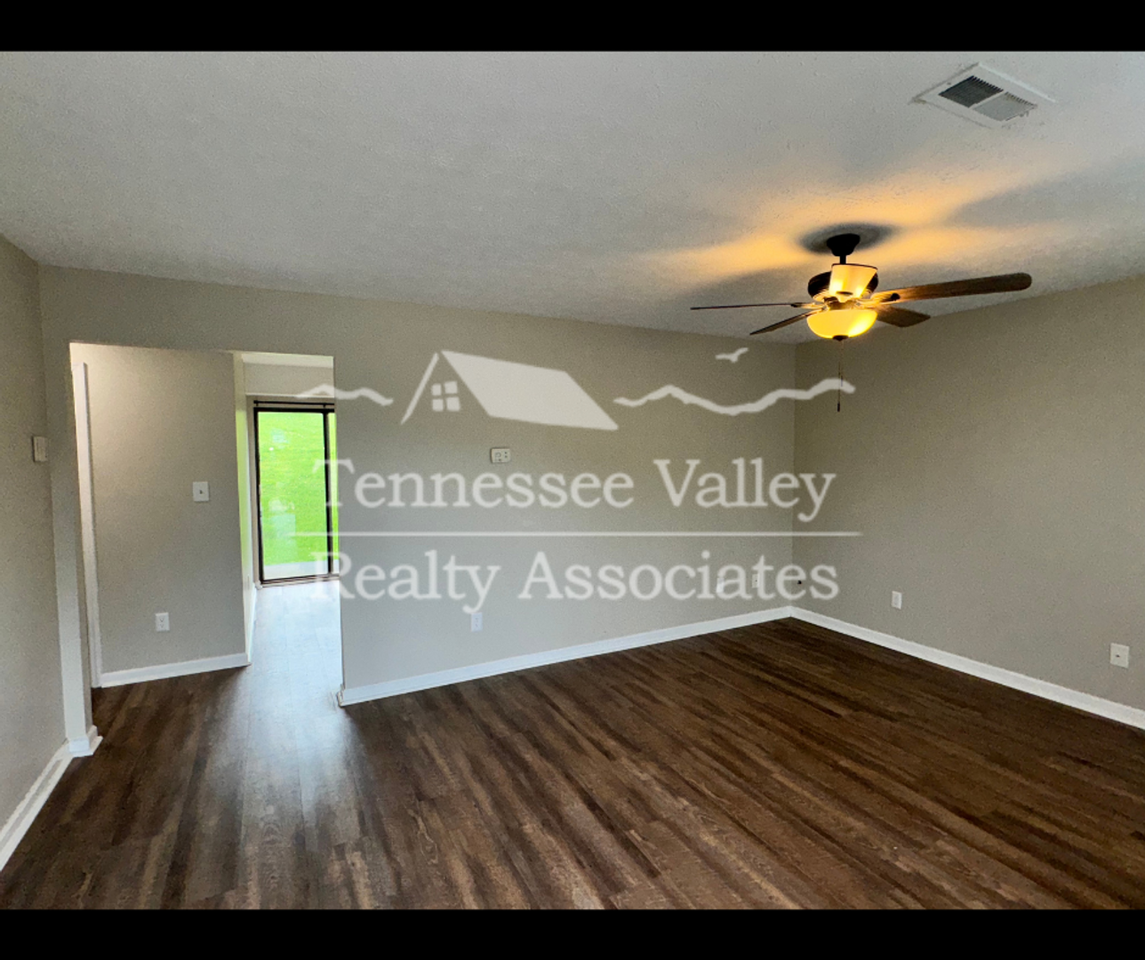 1519 W Emory Rd - Photo 3 of 15