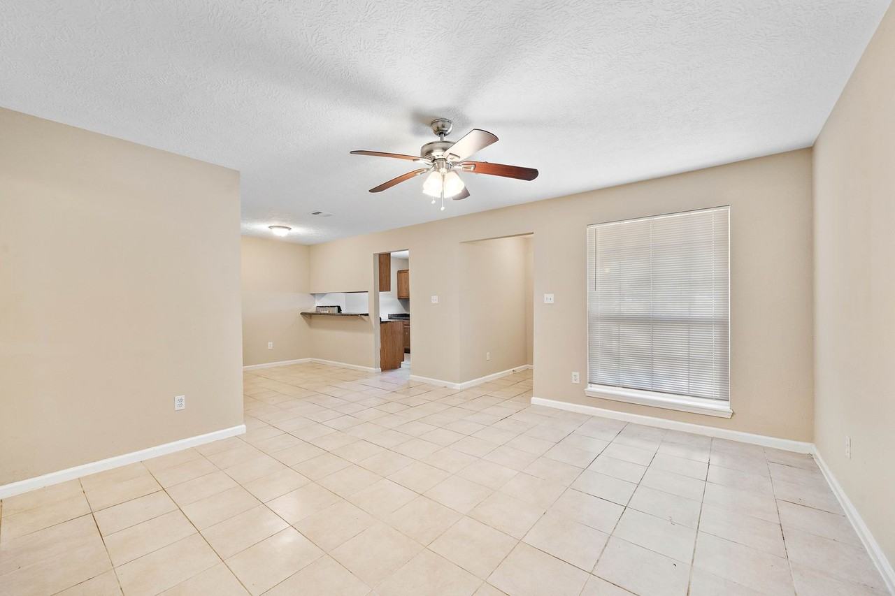 3222 Scotch Moss Ln - Photo 2 of 11