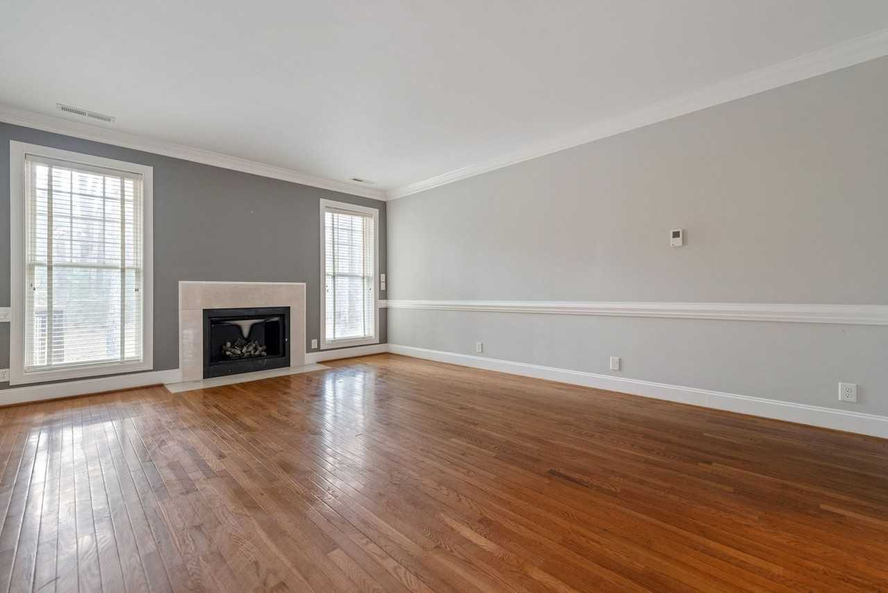 920 Hillsborough Rd - Photo 5 of 15