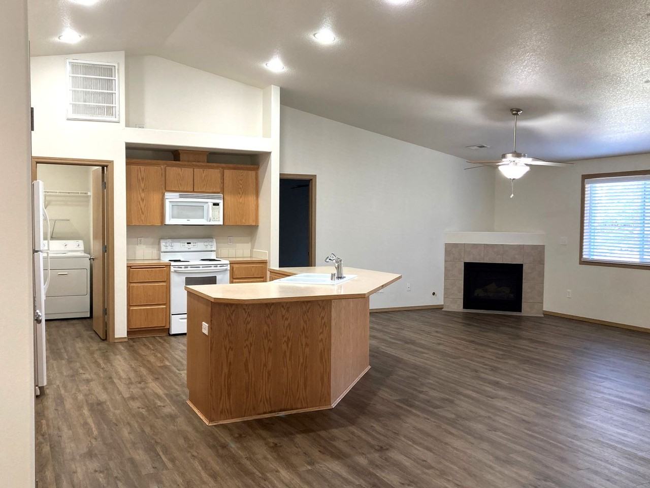 5402 Kirkwood Ln - Photo 3 of 45